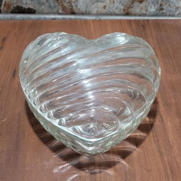 Vintage Heart Shape Crystal Clear Glass Trinket Box Candy Dish - Picture 1 of 13